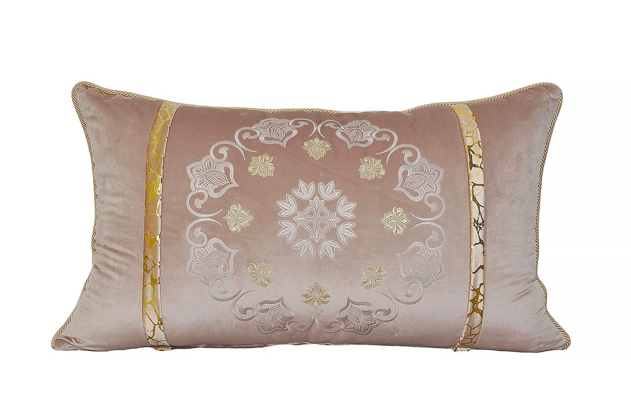 Housse tissu brodé matelassé Rose